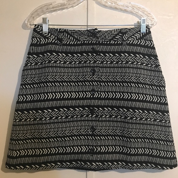 Anthropologie black and white short Maeve skirt - Picture 2 of 4
